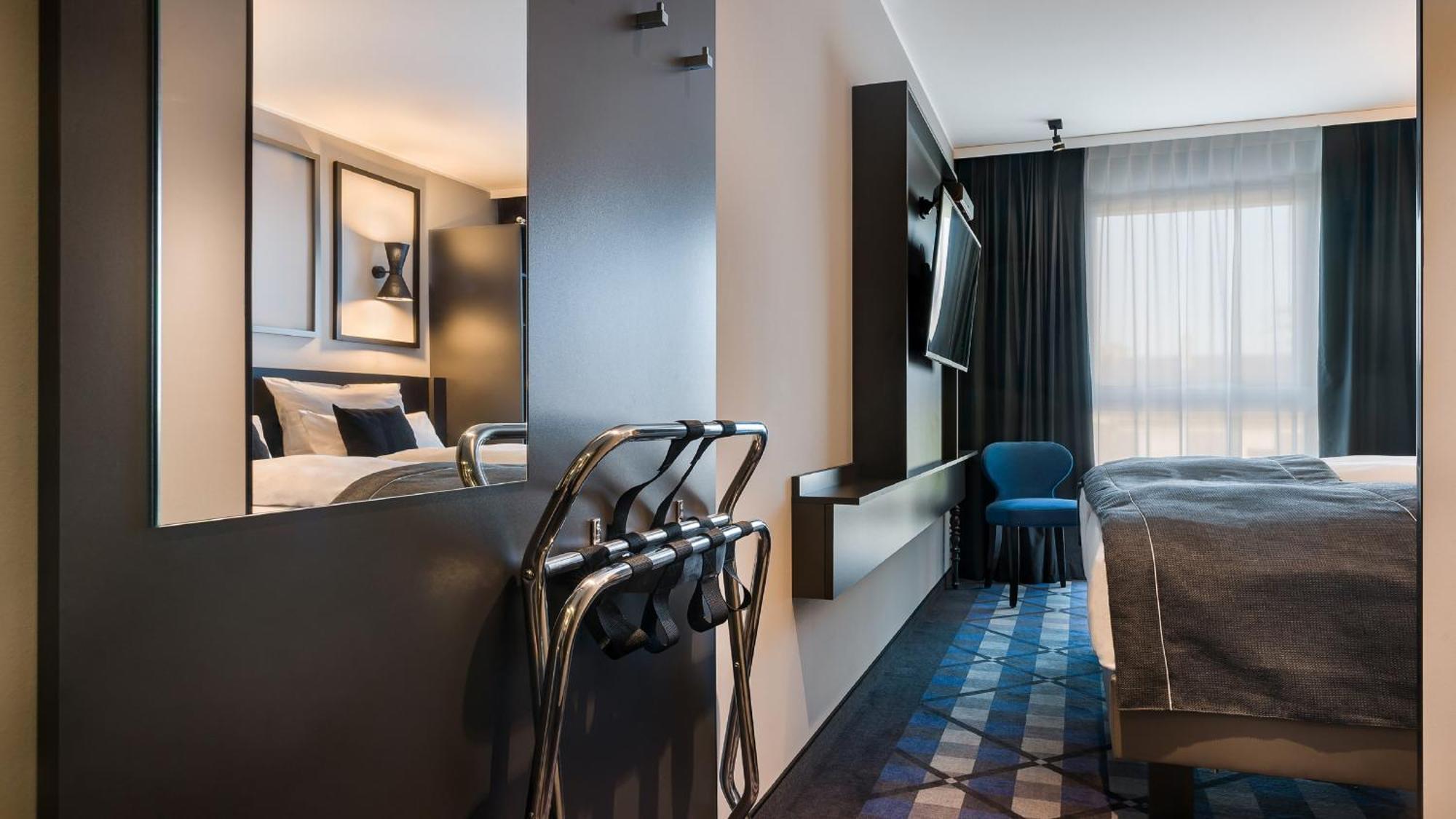 - The Niu, Square By Ihg Hotel 3*