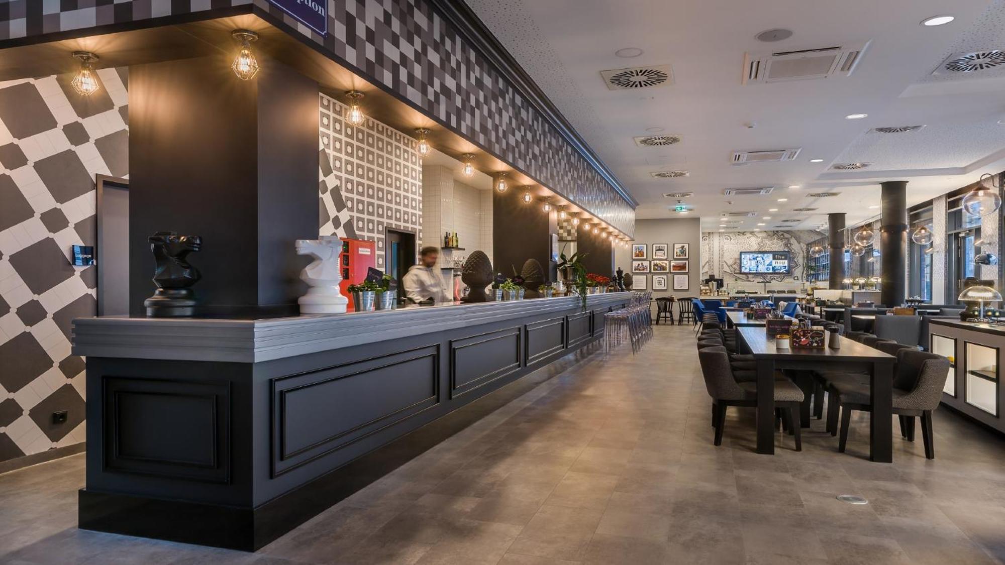 - The Niu, Square By Ihg Hotel
